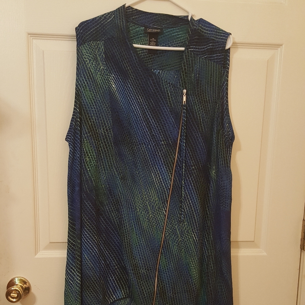 Catherine's off set zipper shark bite top